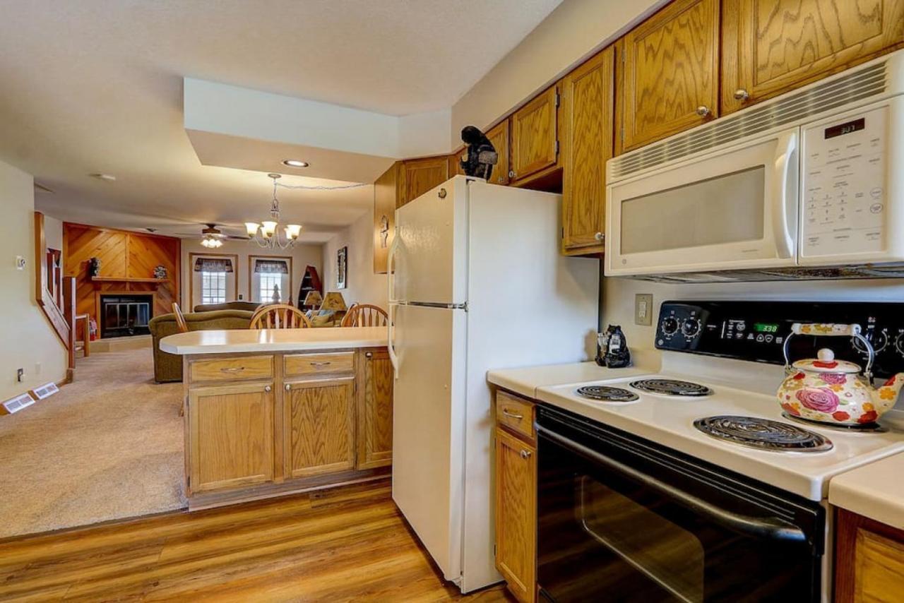 Brown Family Condo For Families Golf Trips And Girls Getaways Уисконсин Делс Екстериор снимка