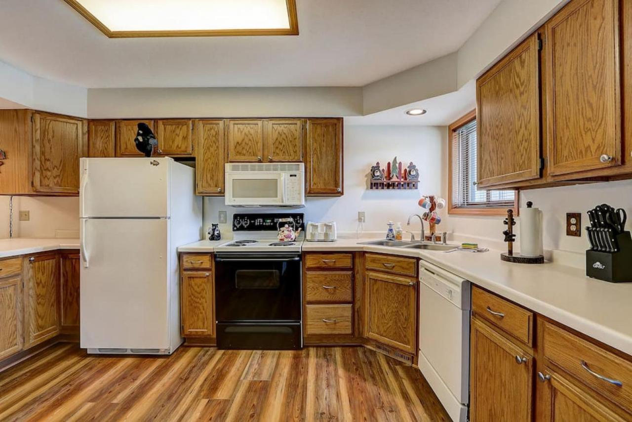 Brown Family Condo For Families Golf Trips And Girls Getaways Уисконсин Делс Екстериор снимка